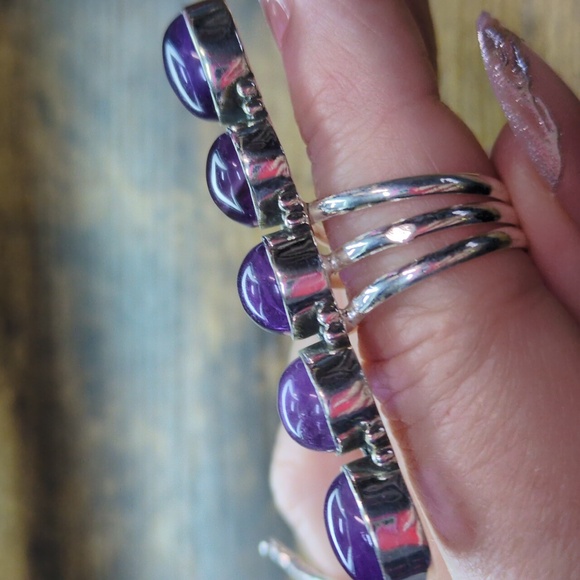 Elegant Purple Stone Silver Ring - Picture 7 of 10